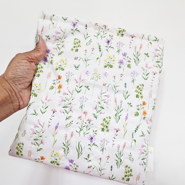 Book sleeve - Blooming Petals