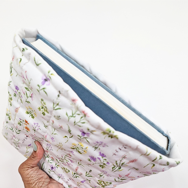 Book sleeve - Blooming Petals